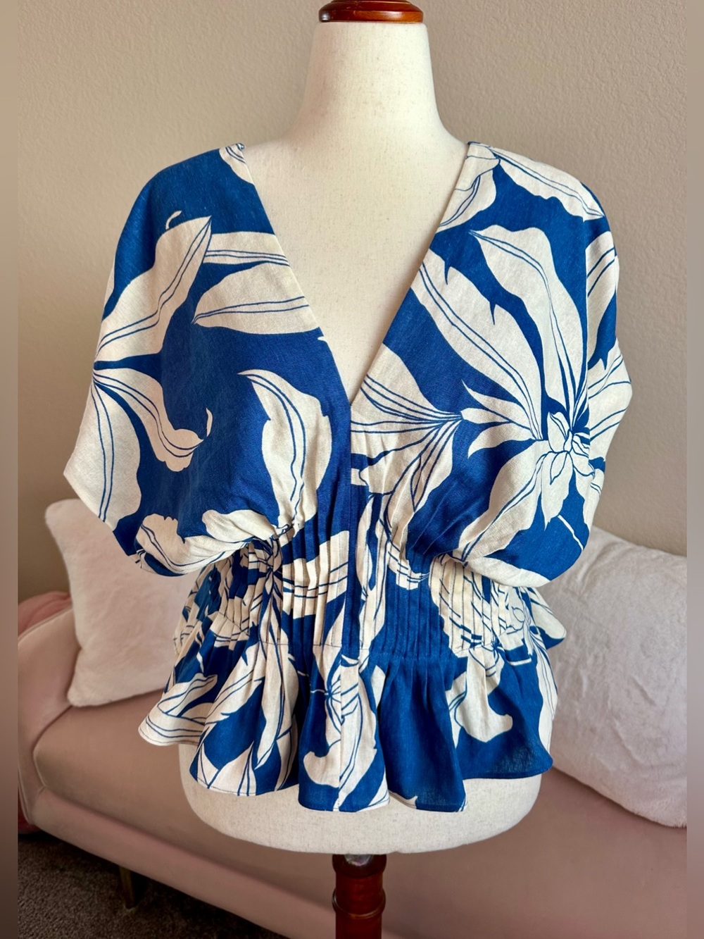 Parker Halle V-Neck Cinch Waist Top Size Linen Blue Floral Open Tie Back Size 12